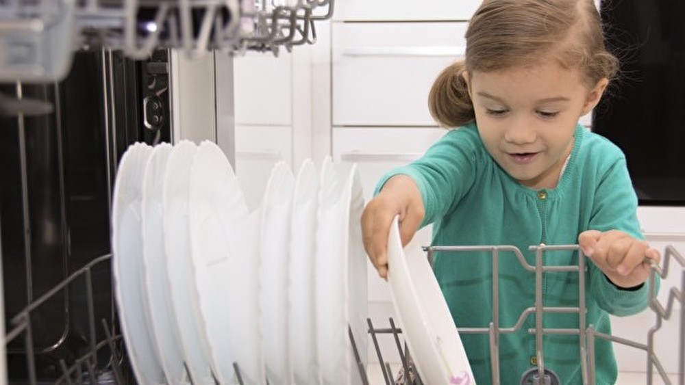 child-helping-680x453.jpg