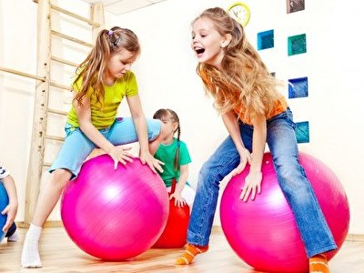 girls-jumping-620x330.jpg